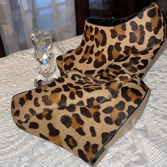 Steve Madden, Cheetah Print Wedge - Picture 2 of 3